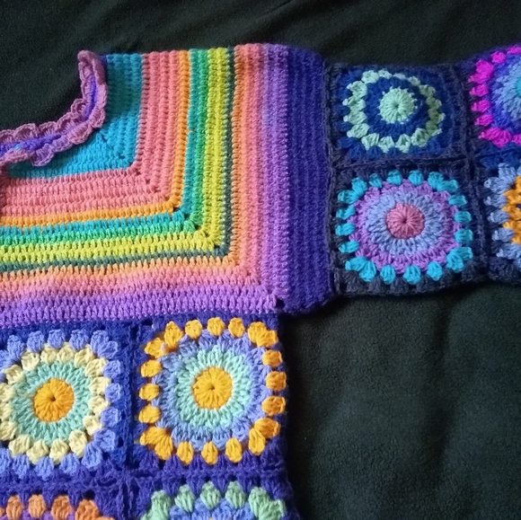 Sunburst crochet handmade blouse - Picture 4 of 7